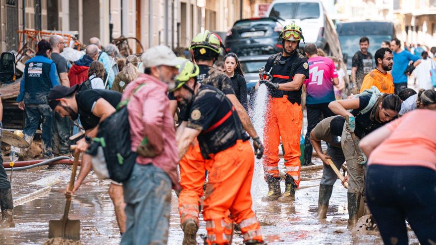 Una catàstrofe inèdita i una gestió política polèmica: els dies de fang i mort que València no oblidarà mai