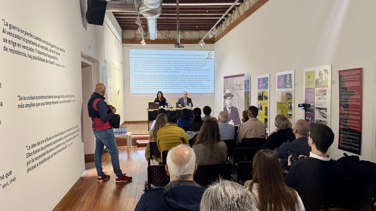 Conferencia en la Fundación Juan Negrín.
