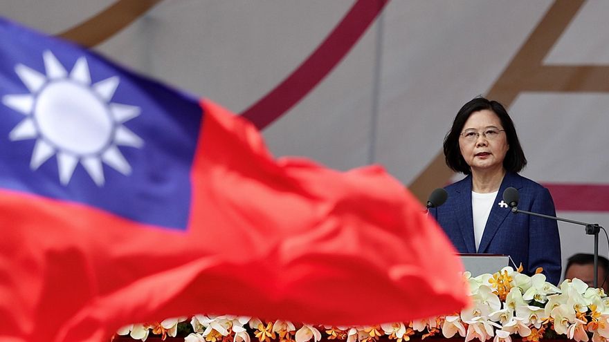 La presidenta de Taiwan Tsai Ing-wen durante las celebraciones del Día Nacional de Taiwán en Taipei, Taiwán, este 10 de octubre. EFE/EPA/RITCHIE B. TONGO