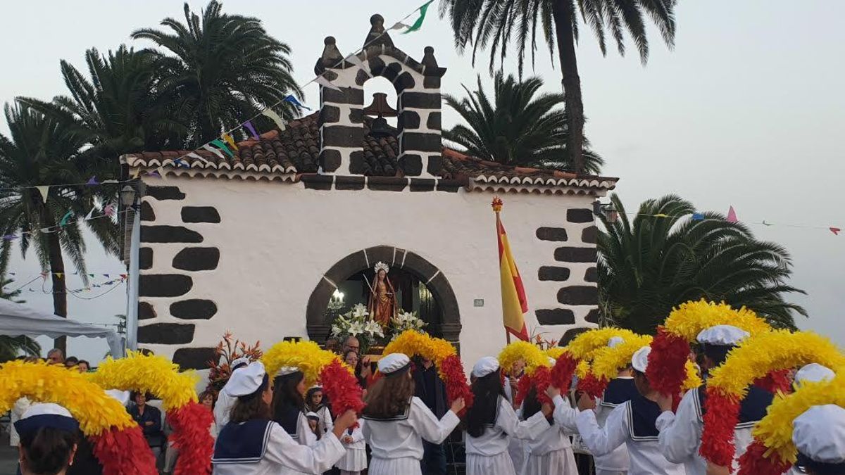 Las danzas de San Lorenzo y Santa Lucía se dan cita en el  IV Congreso de la Bajada de la Virgen
