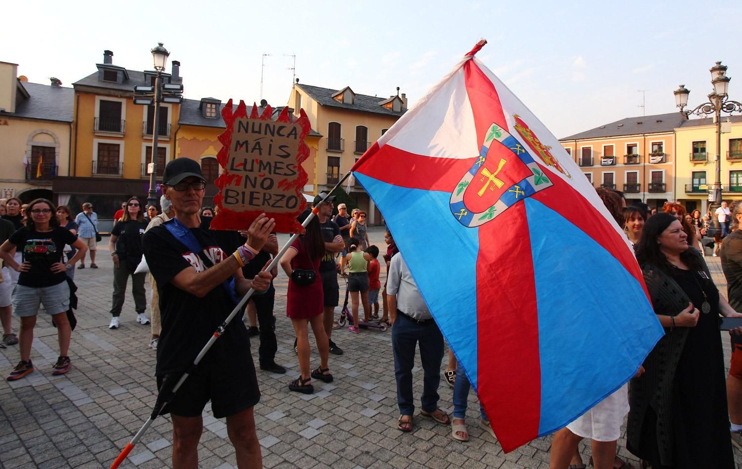 Bandera de El Bierzo contra los incendios forestales.