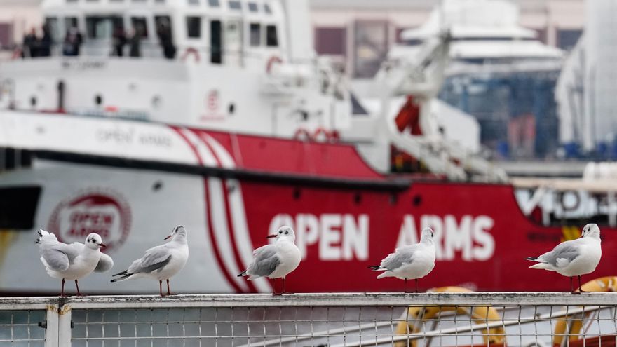 Open Arms alerta de 100 migrantes en balsas salvavidas en el Mediterráneo