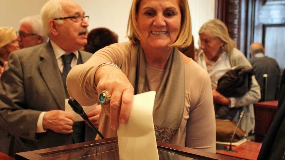 La expresidenta del Parlament Núria de Gispert se disculpa con Arrimadas tras instarle a "volver a Cádiz"