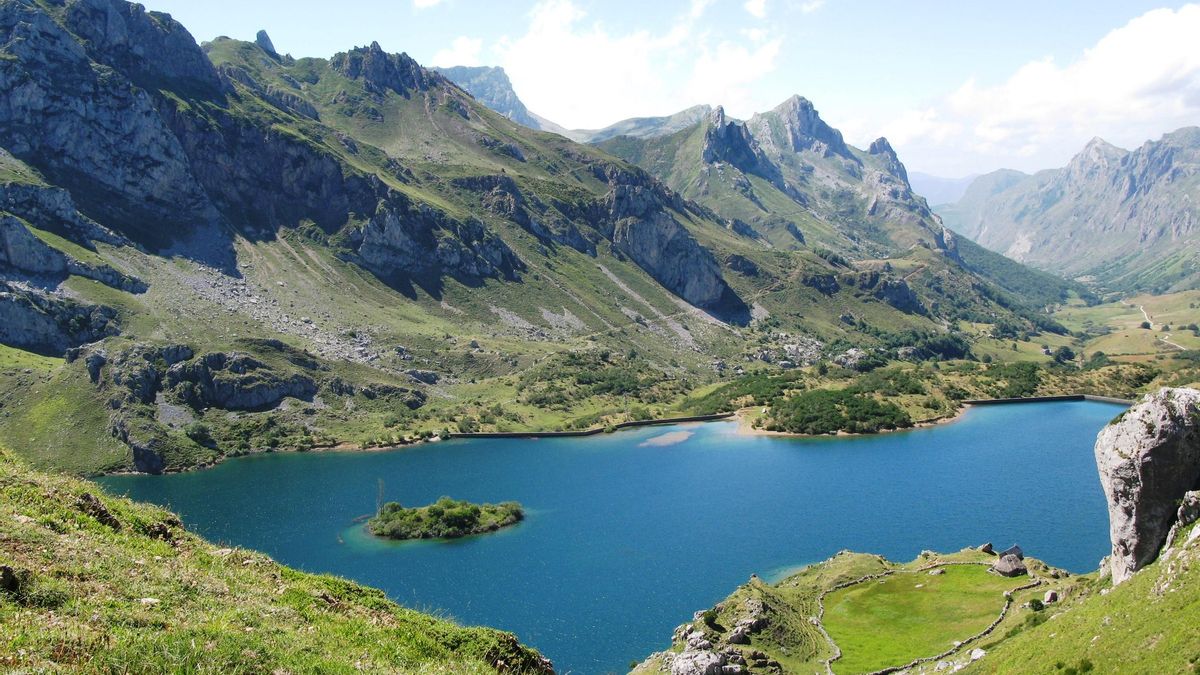 El Lago del Valle y sectores del Parque Natural de Somiedo.
