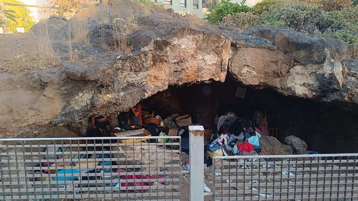 Desalojadas tres personas que ocupaban una cueva volcánica en Santa Cruz de Tenerife