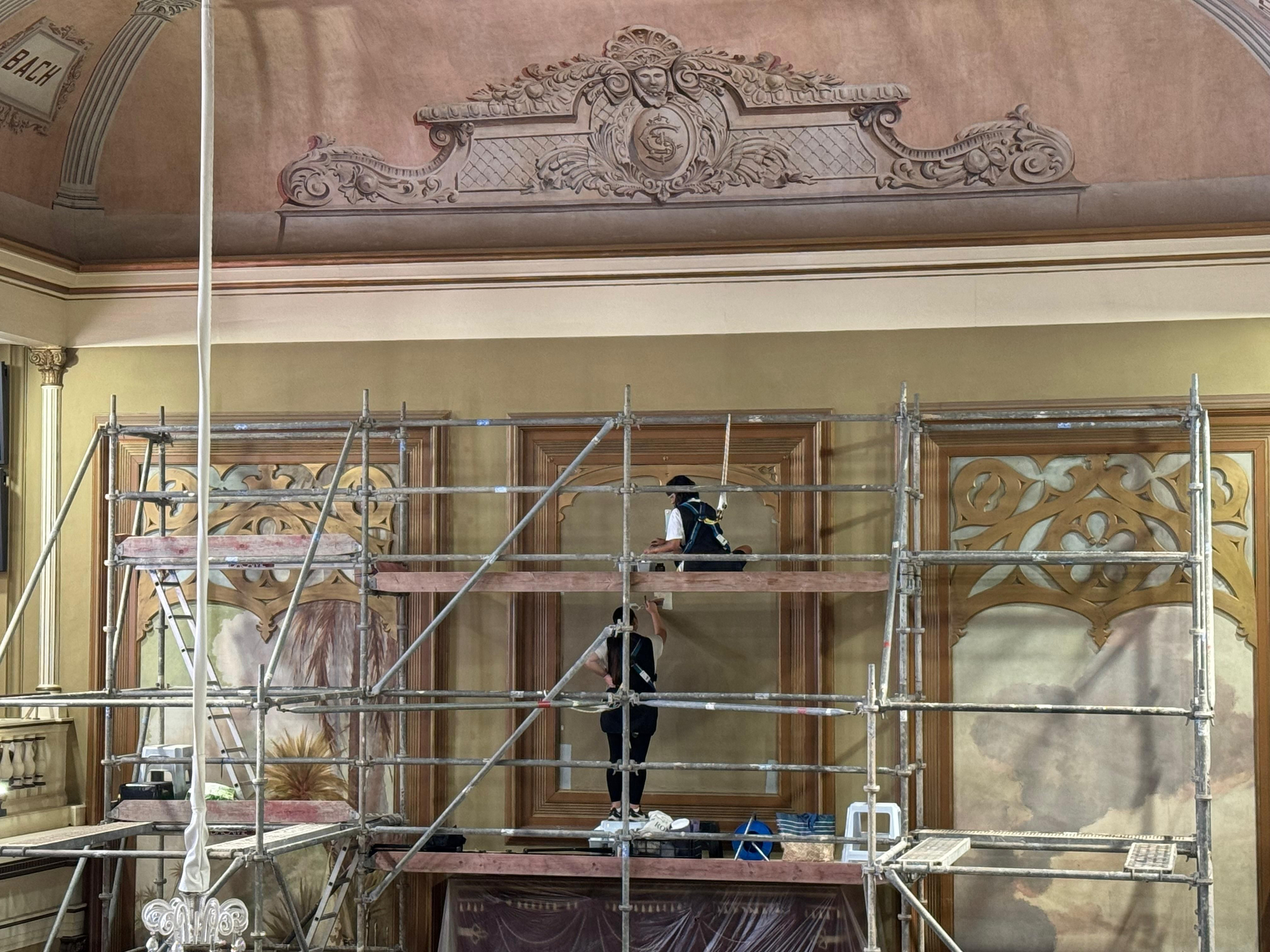 Trabajos de restauración en el Parlamento de Canarias.