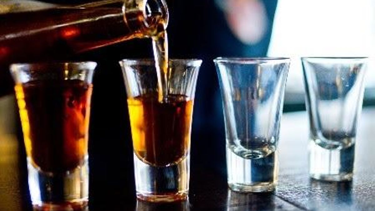 Archivo - Vasos con alcohol.-ARCHIVO