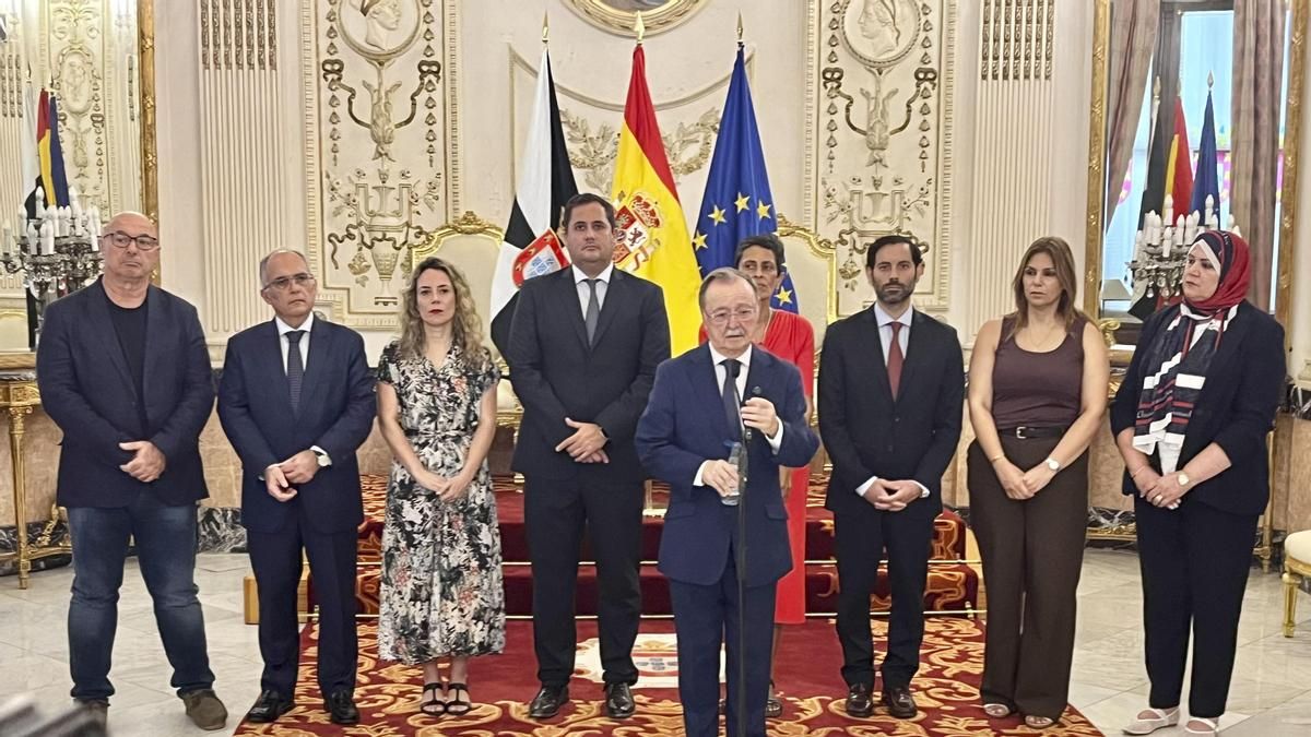 El presidente de la ciudad autónoma, Juan Jesús Vivas durante las declaraciones realizadas a la prensa tras la reunión mantenida con la ministra de Defensa, Margarita Robles, este miércoles. EFE/Reduan