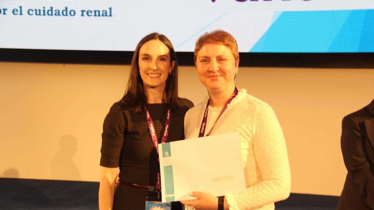 El servicio de Nefrología del Hospital de León recibe un premio en un congreso nacional