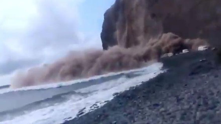Derrumbe en un acantilado en La Gomera: se buscan posibles víctimas bajo las rocas