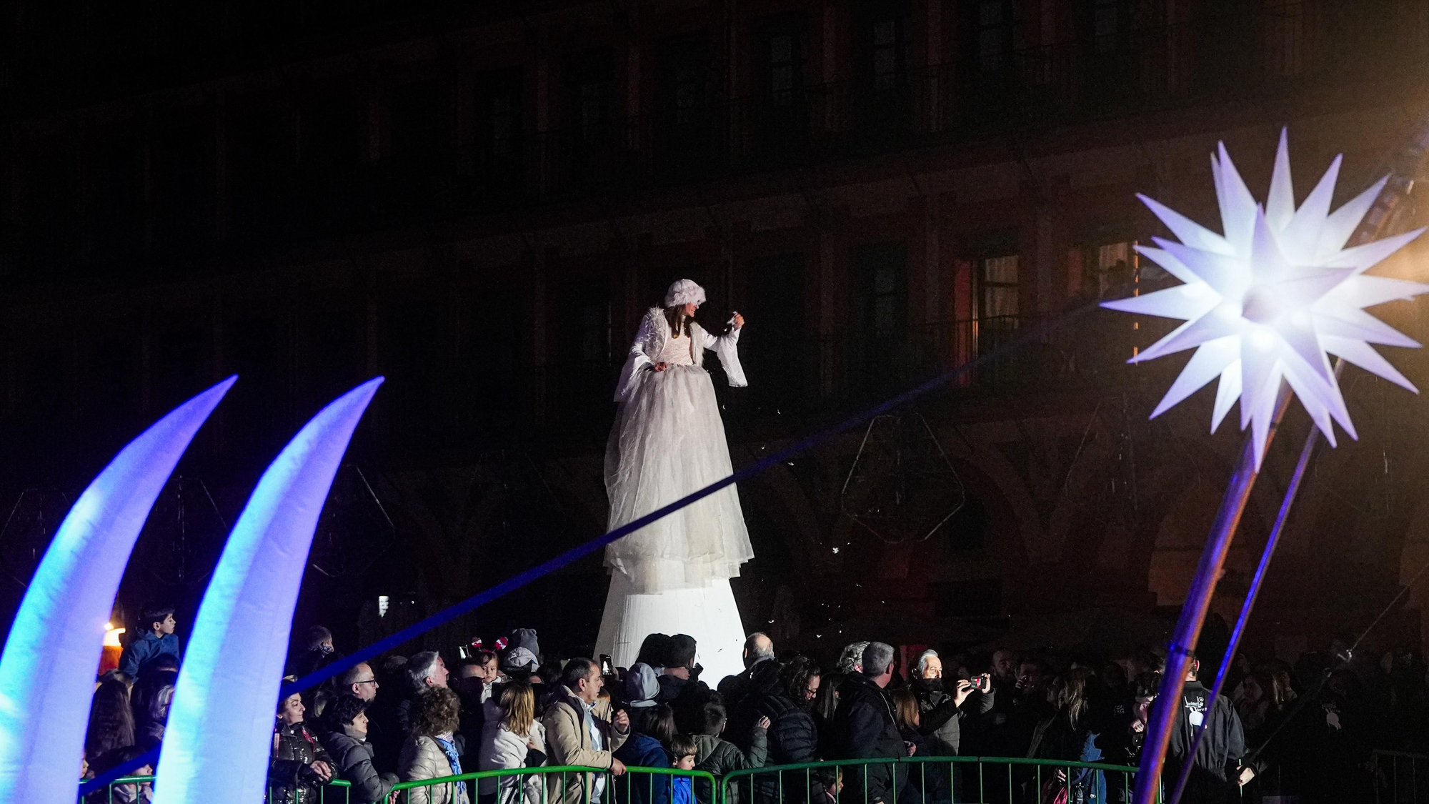 Espectáculo de acrobacias en la Corredera