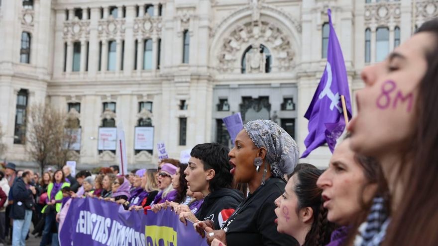 El movimiento feminista sale a la calle contra la guerra y el auge de la ultraderecha: "Frente al fascismo, feminismo organizado"
