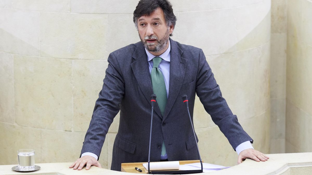 Archivo - El portavoz de Vox en el Parlamento de Cantabria, Cristobal Palacio