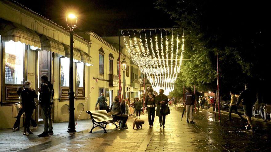 Luces y ambiente navideño en Los Llanos de Aridane.