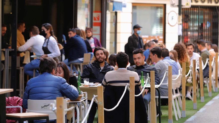 El Gobierno aprueba el plan de apoyo a la hostelería y turismo, que permite a los inquilinos de locales pagar la mitad del alquiler