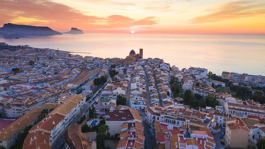 Altea restringe la vivienda turística en el PGOU: prohibiciones y límites para controlar la masificación y los precios