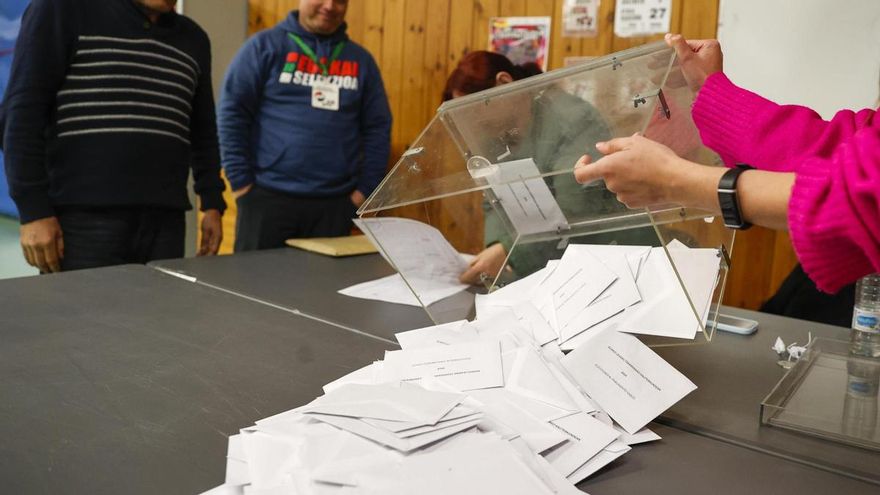 Arranca el recuento en un colegio electoral de Bilbao (Bizkaia) este 21A