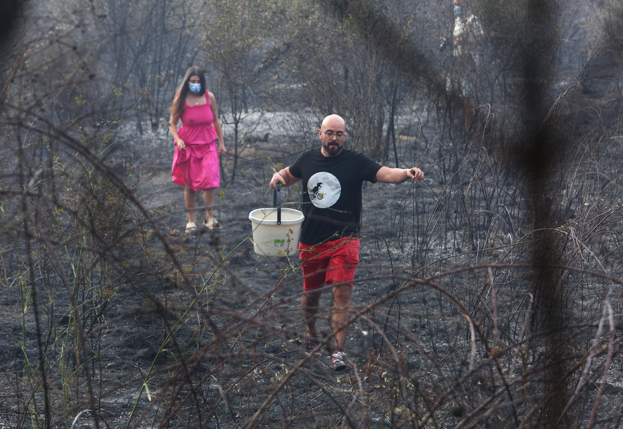 Así lucharon contra el fuego los vecinos de Molinaseca