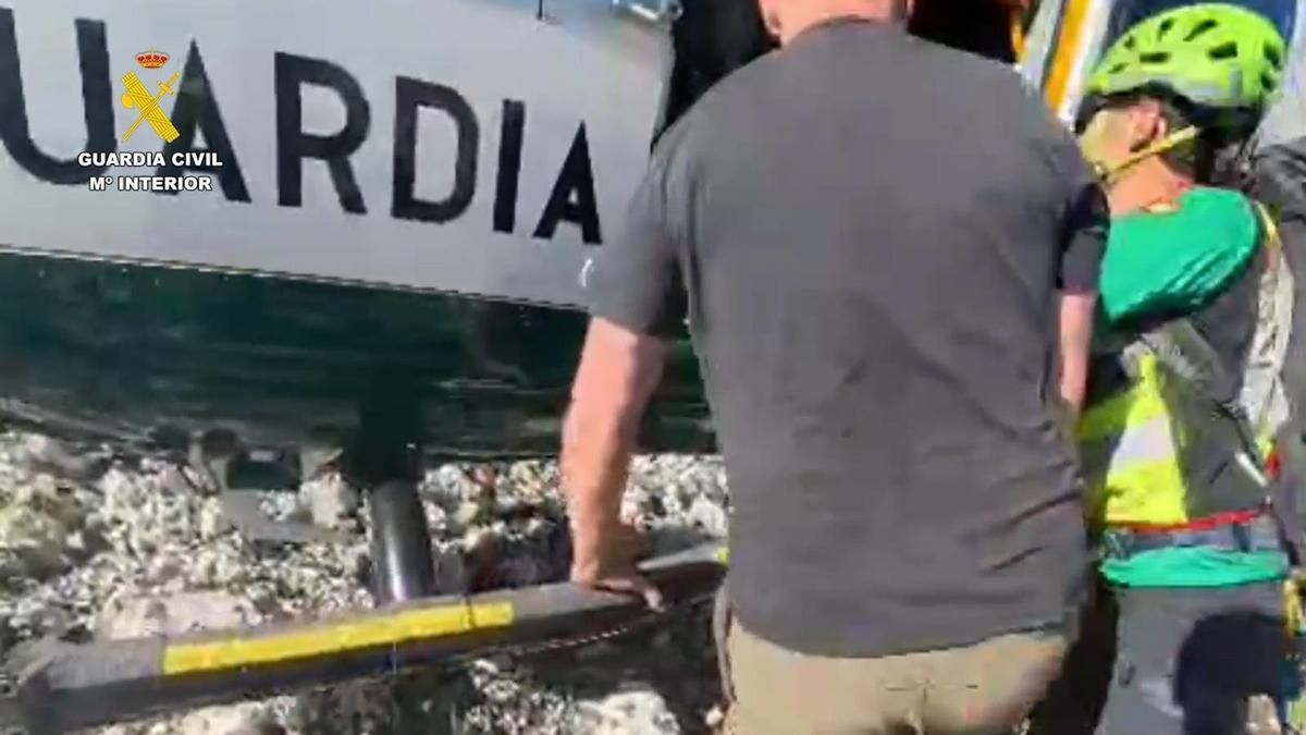 La Guardia Civil rescata a dos escaladores enriscados en el canal de Trea, en Picos de Europa