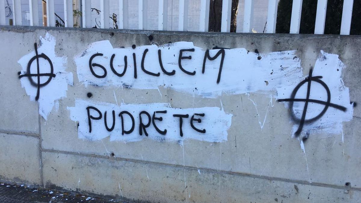 Una de las pintadas aparecidas en Carcaixent (foto: @sergimoyano_).
