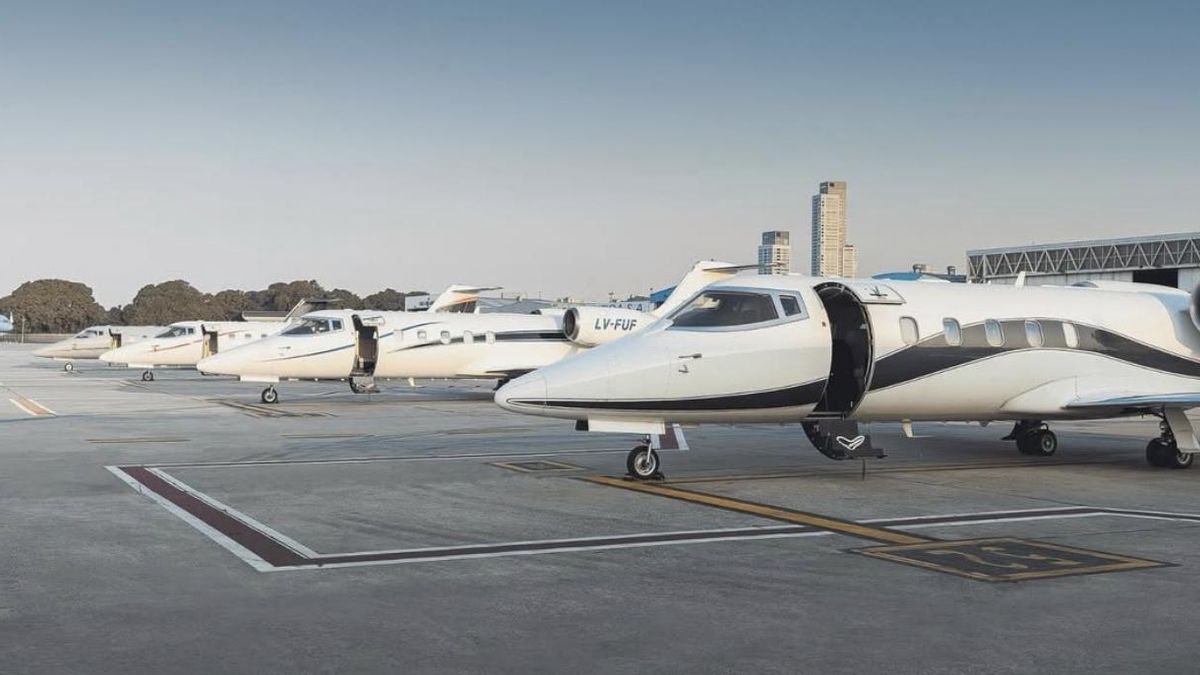 La flota completa de LJ60 de Baires Fly, la empresa  acusada de lavar las coimas de ANDIS.