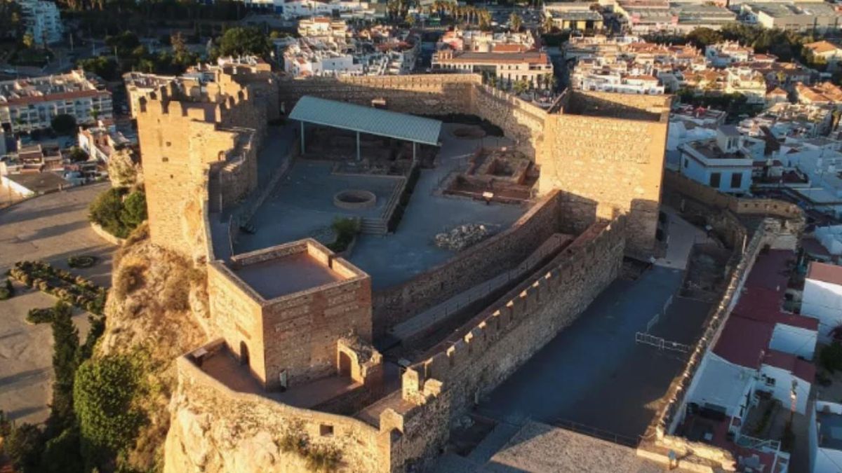 Actualmente, el castillo se divide en sectores donde se han hallado aljibes andalusíes y estructuras del siglo XVI antes ocultas por escombros