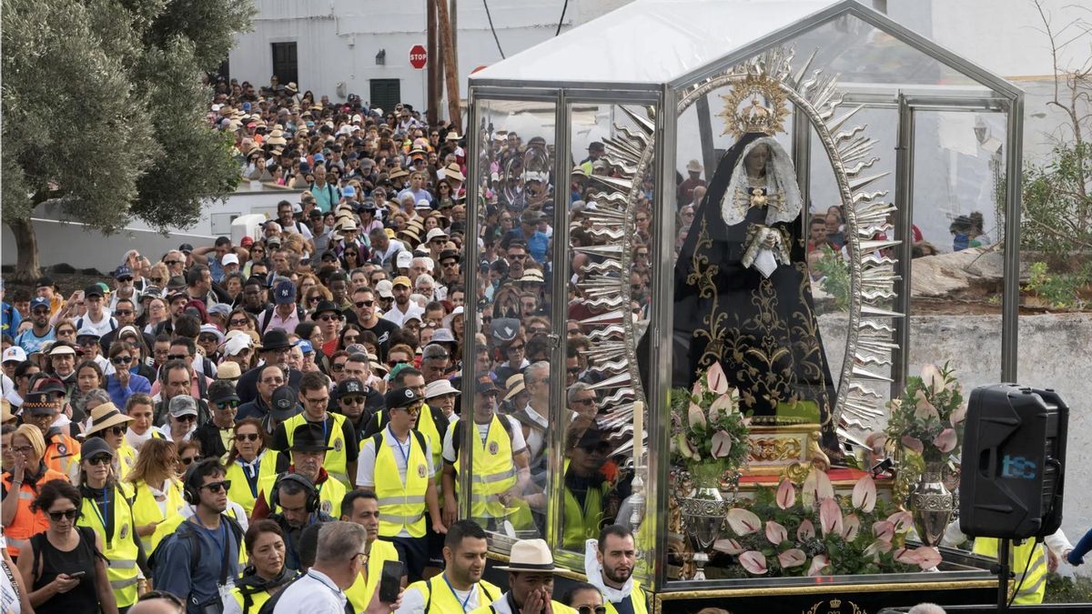 La peregrinación a su paso por el municipio de Teguise.