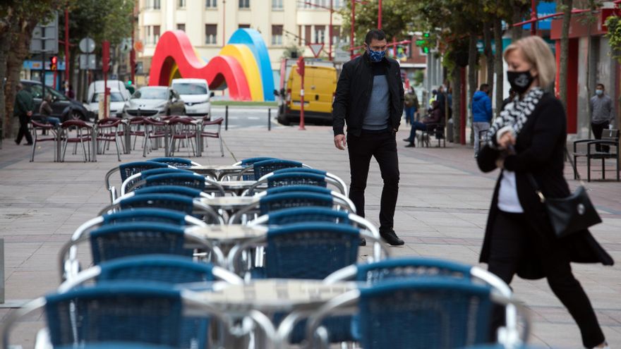 Terraza de un bar vacía en Miranda de Ebro, Burgos, Castilla y León (España)
