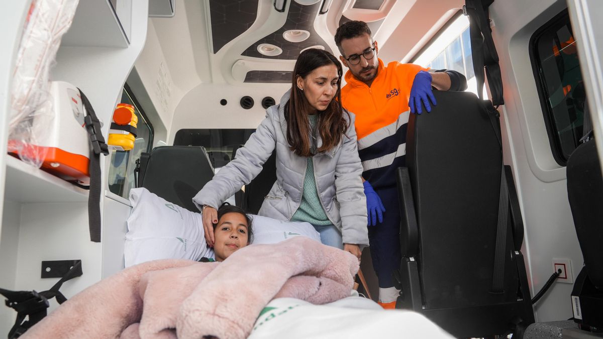 La hija de Fidel abandona el hospital en la ambulancia