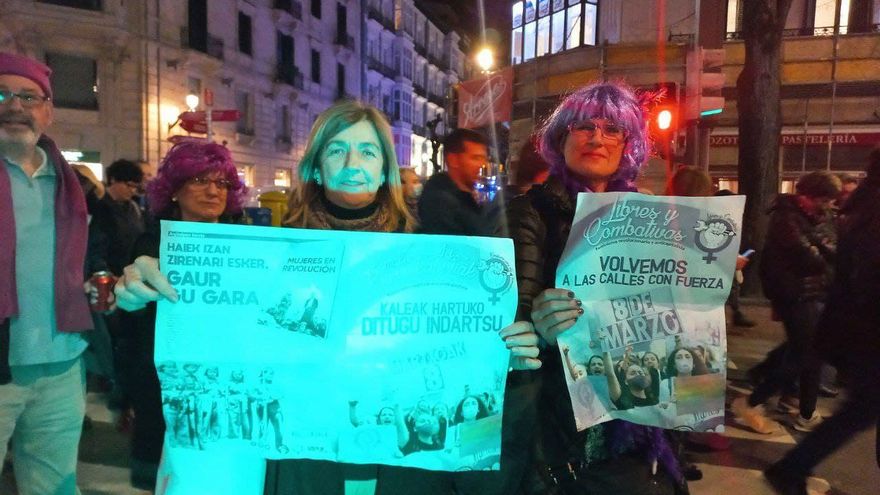Tere, María e Itzi durante la manifestación del 8M en Bilbao