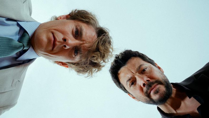 Álvaro Morte y Patrick Criado, en una foto promocional de '9 reinas'