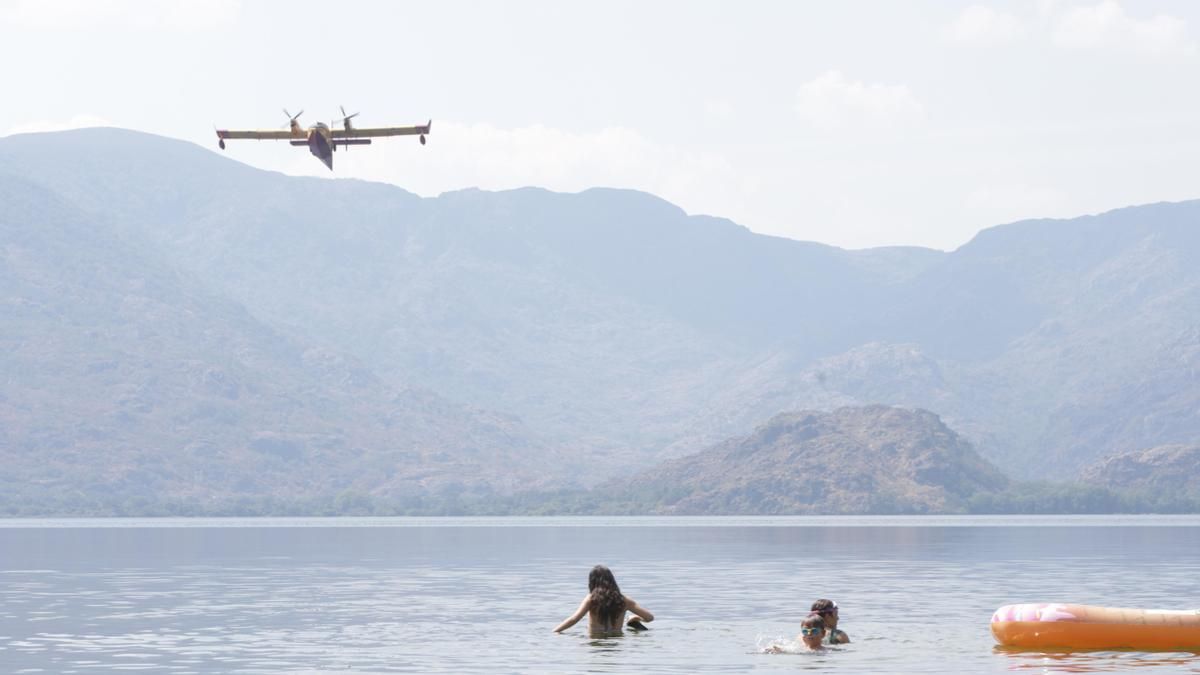 La mitad del Parque del Lago de Sanabria se ha quemado este verano y ahora peligra la contaminación de sus aguas