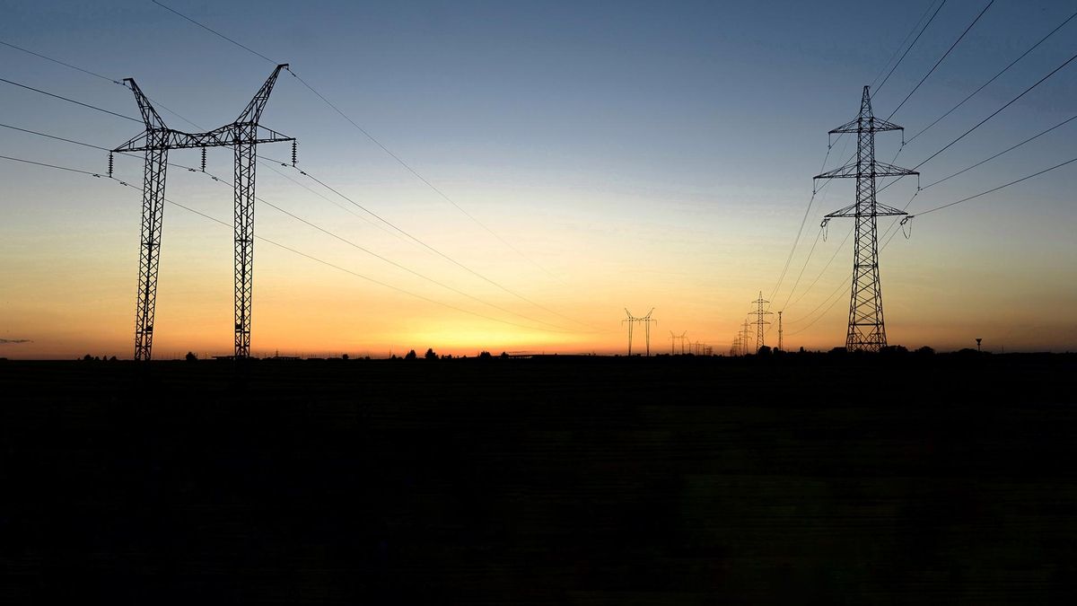 Cerró la única fábrica que producía aisladores eléctricos en el país y el Gobierno habilitó importaciones