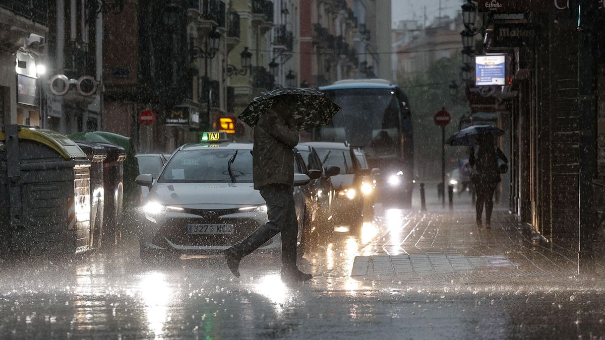 La Aemet amplía el aviso rojo por lluvias torrenciales en Catalunya y la Comunitat Valenciana hasta medianoche