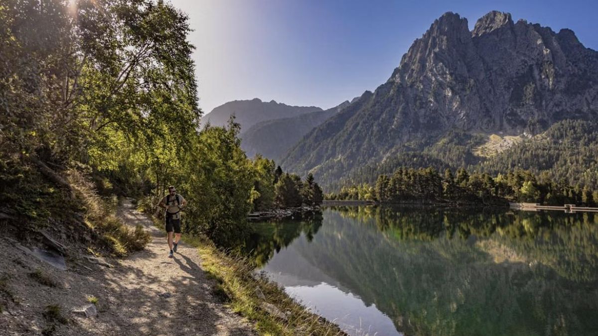 El embalse que pertenece a un pueblo medieval y en el que darse un buen chapuzón en esta provincia catalana alejada del mar