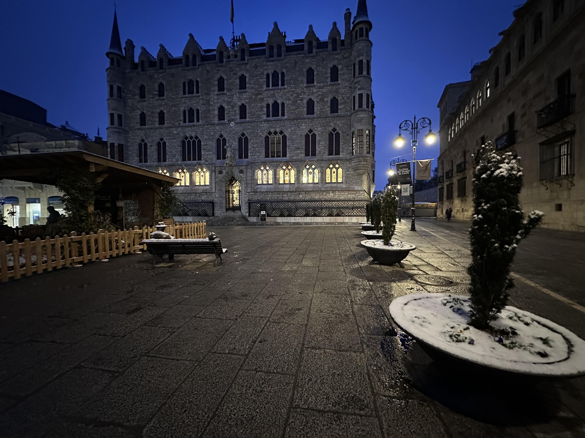 Postales de León nevado: las imágenes que deja la primera nevada del año en la capital