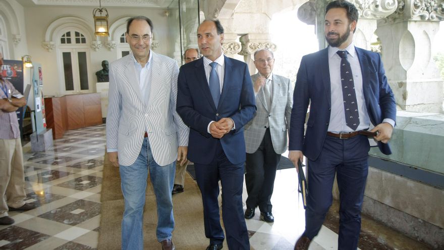 La Escuela de Verano de Denaes que 'nunca existió' o cómo la prehistoria de Vox se cocinó en Santander a la sombra de las instituciones