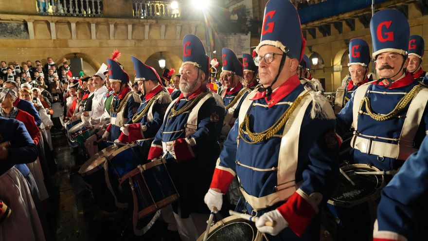 Donostia sortea los balcones para la izada, la arriada y la Tamborrada infantil: estos son los plazos y requisitos