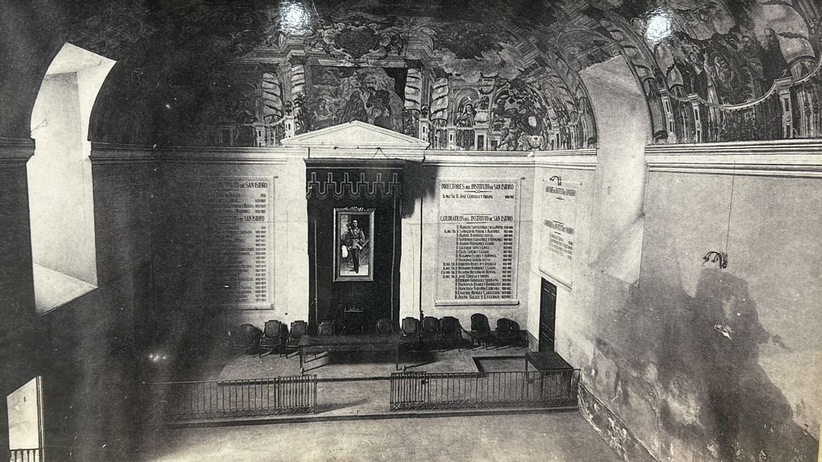 Antigua capilla del IES San Isidro, antes de su restauración