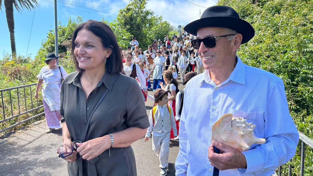 Susa Armas, consejera de Artesanía del Cabildo de La Palma en la XX Romería  de las Escuelas Unitarias del Día de Canarias.