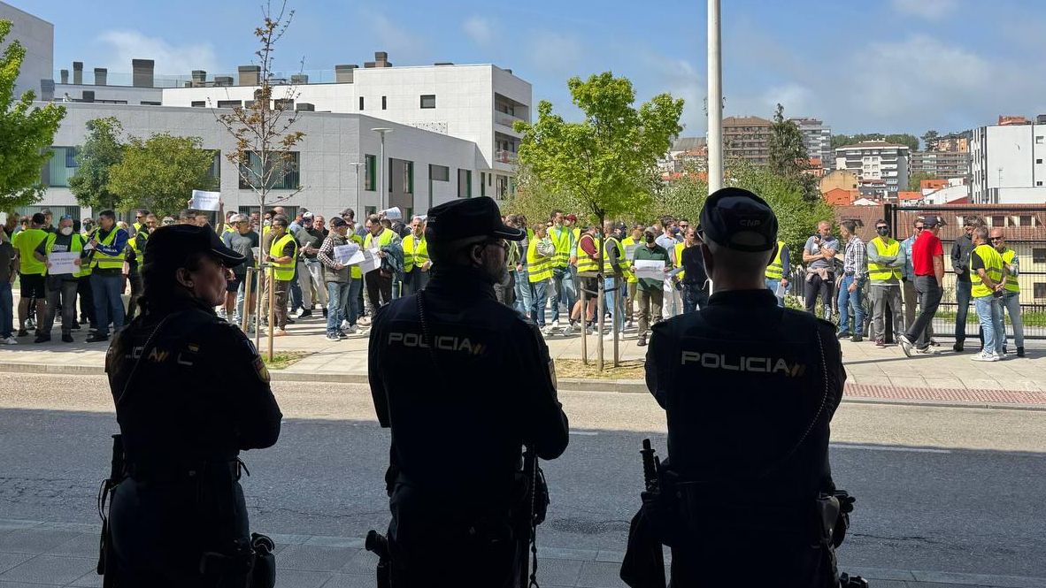 Un complemento pendiente y una petición de dimisión: la Policía Local intensifica el pulso contra la alcaldesa de Santander
