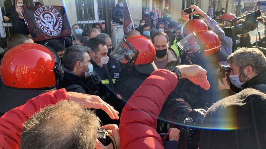 Trabajadores de Tubacex denuncian la actuación "desproporcionada" de la Ertzaintza en su protesta delante del Parlamento