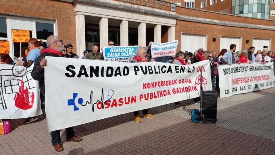 Pensionistas, colectivos y trabajadores por la sanidad pública: "Urkullu, basta ya de primar a los que hacen negocio con nuestra salud"