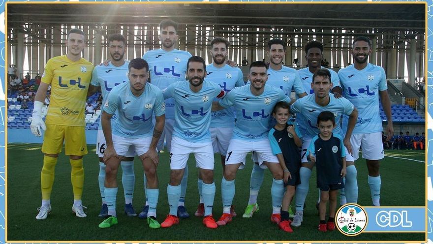 El Ciudad de Lucena posa previo al encuentro frente al Recreativo