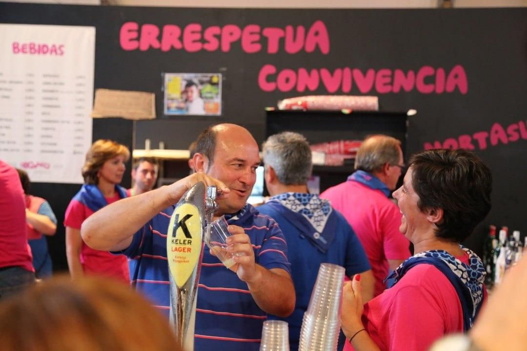 2013. Sirviendo cañas en la Aste Nagusia de Bilbao.