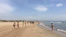 La playa del Cabanyal este lunes por la mañana.