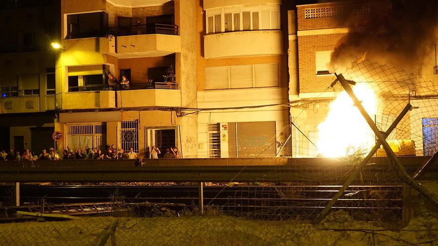 VÍDEO | Así fueron los disturbios que han cortado el tráfico ferroviario en Murcia