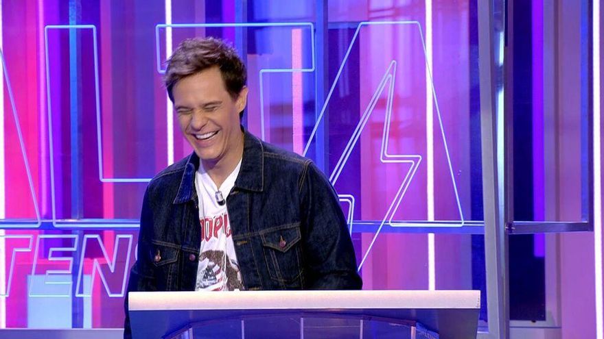 Las risas de Christian Gálvez al recibir en 'Alta tensión' a una exsenadora del PP por su "excelentísima" presentación