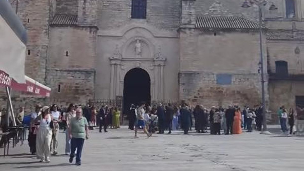 Una traca sorpresa de cohetes en una boda en Lucena acaba con una multa para el que los tiró
