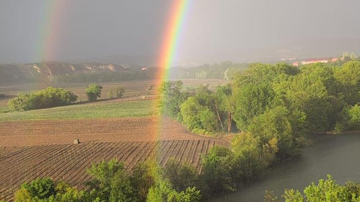 Doble arcoíris sobre el río Ebro y los viñedos en Cenicero